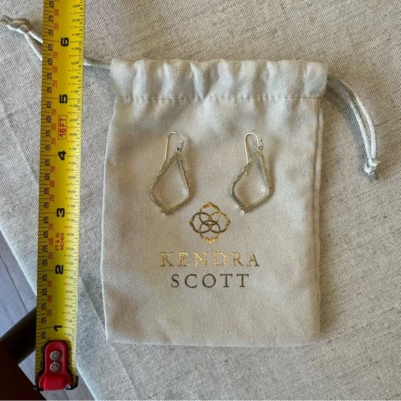 Kendra Scott Sophia Drop Earrings in Gold - Picture 4 of 5